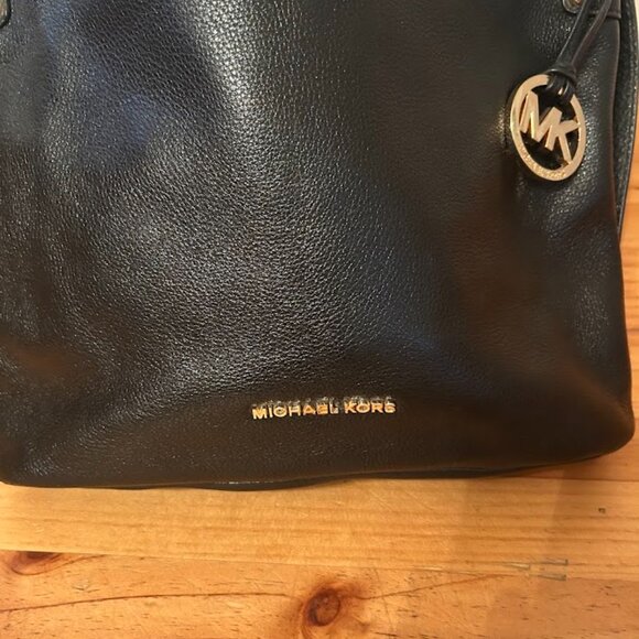 ✨ Like New Michael Kors Black Smooth Leather Hobo Shoulder Bag ✨ - Picture 2 of 7